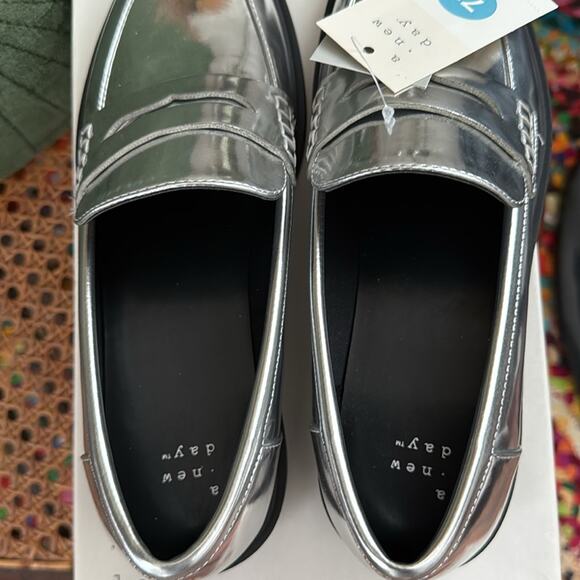 NIB A New Day Jordan Silver Metallic Memory Foam Loafer Shoes - Picture 5 of 7